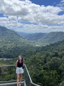 Selfie dans la forêt du Mamu Tropical Skywalk, QLD, Australie